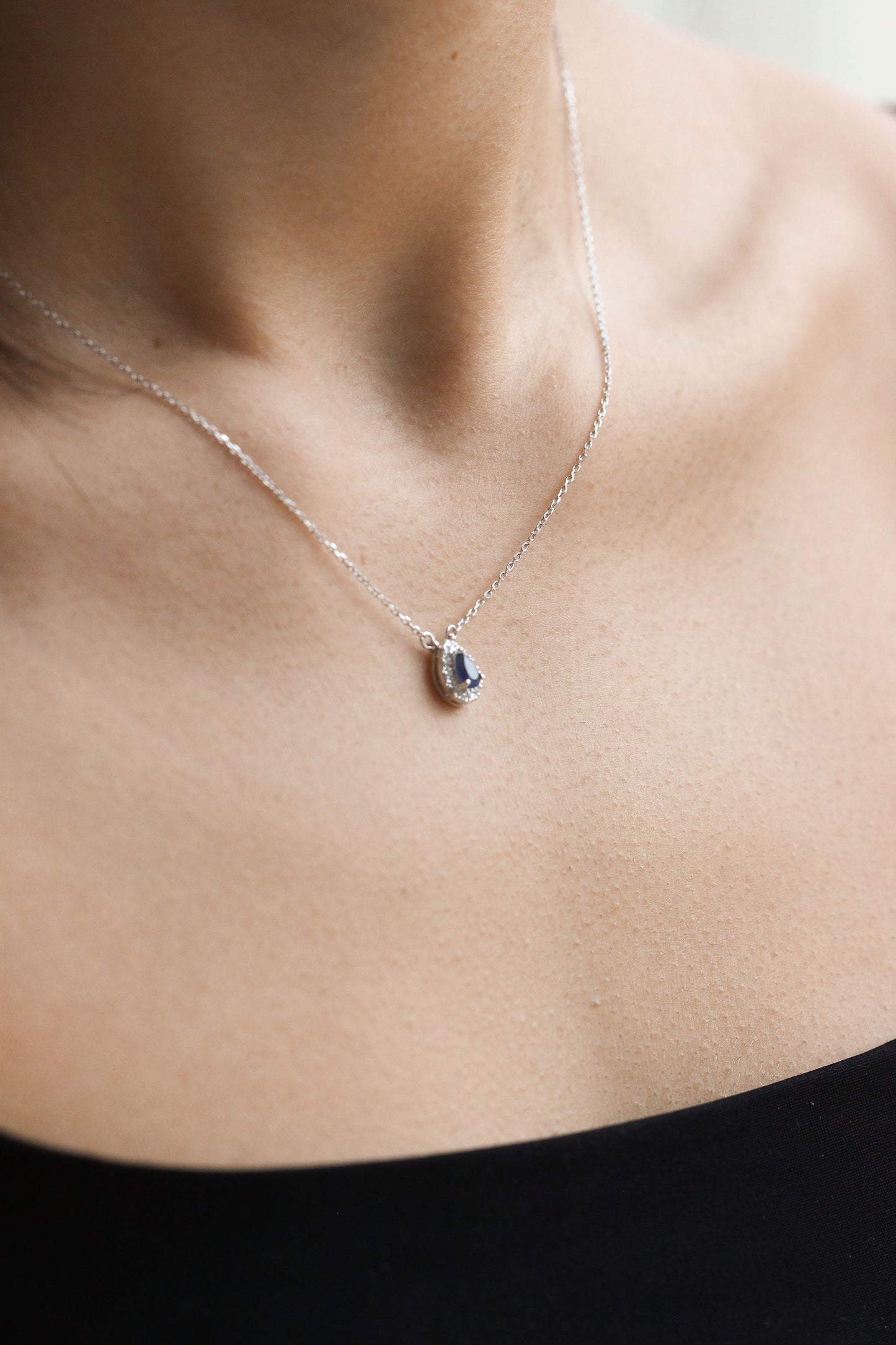 Dije Oval Piedras con Diamantes